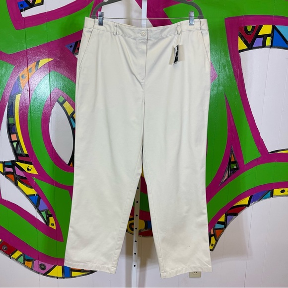 NWT, L.L. Bean Classic Fit Wrinkle Free Khaki Pants. Size 18 Regular - Picture 1 of 12